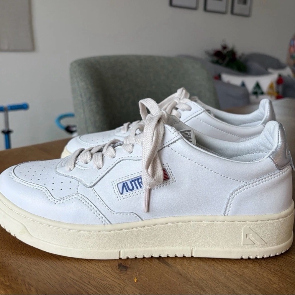 AUTRY Medalist Low-Top Bicolor Leather Sneakers Women's Size 41